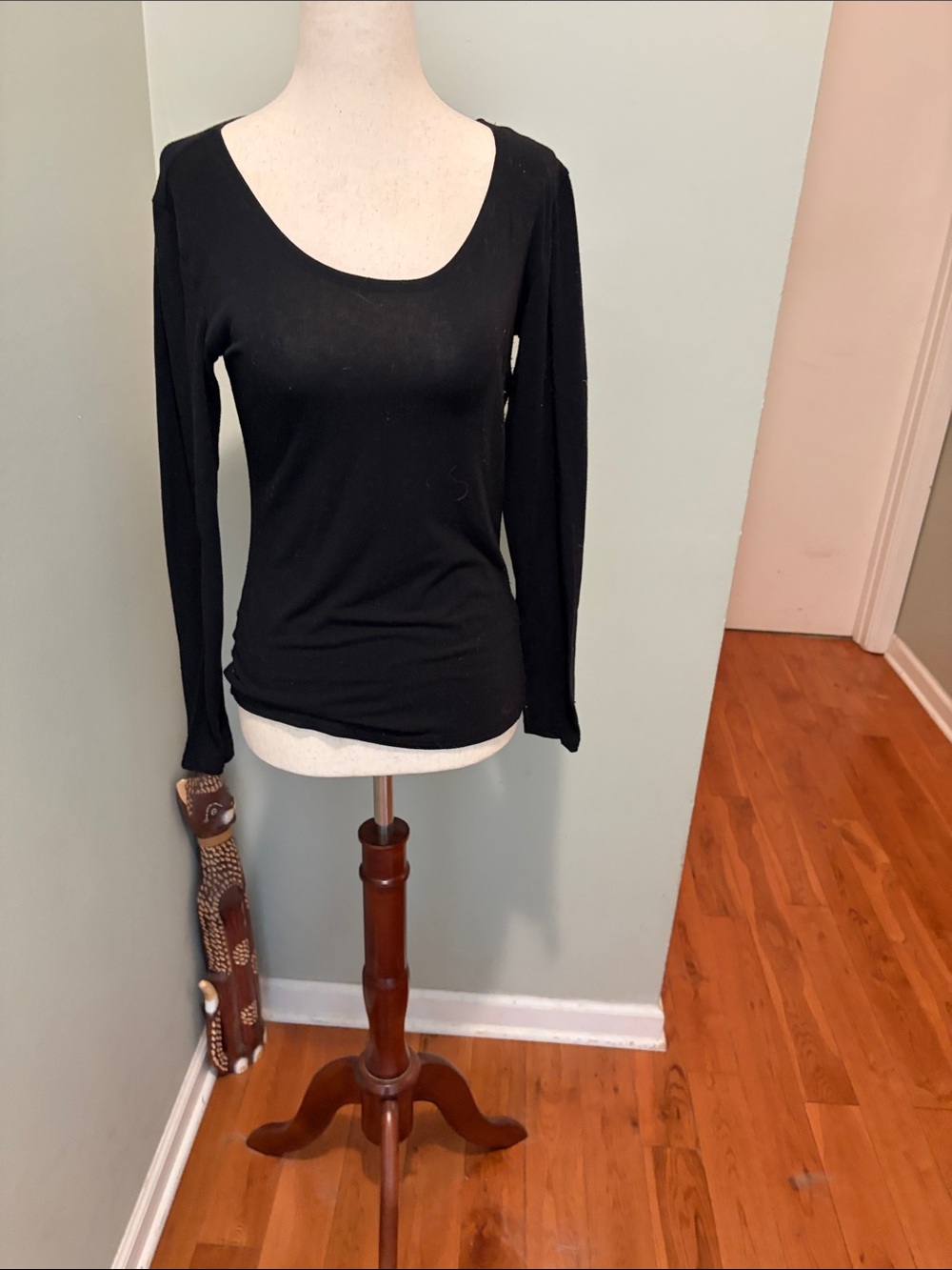 Women’s Black Long-Sleeve Scoop Neck Top